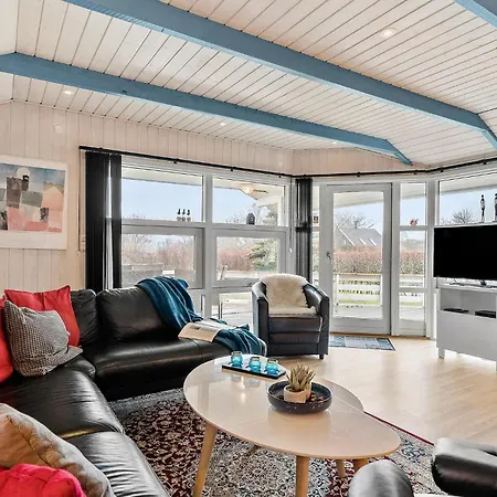 Beautiful Home In Hejls With Sauna 度假居