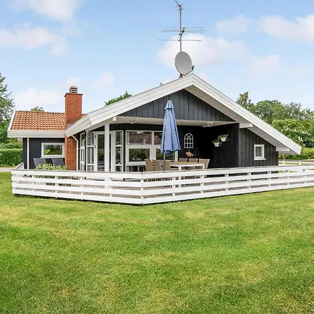 Beautiful Home In Hejls With Sauna 度假居 *